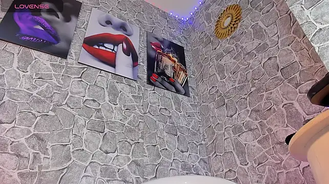 Karla-Ebony stripchat live cam model