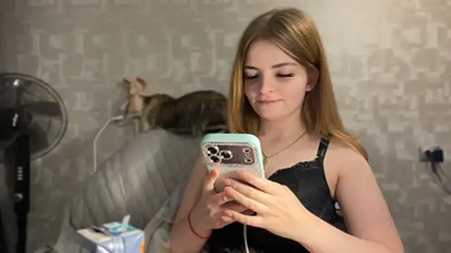 Elirya stripchat live cam model
