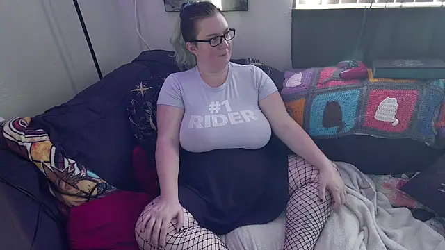 SugarTsunami stripchat live cam model