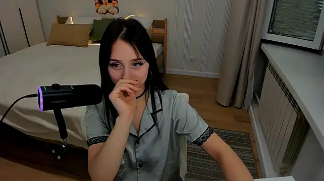 JulietteMonli stripchat live cam model