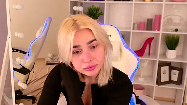 EmmiLive stripchat live cam model