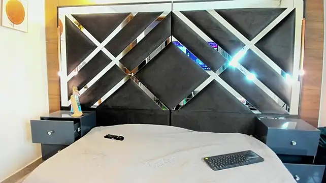_skycollins_ stripchat live cam model