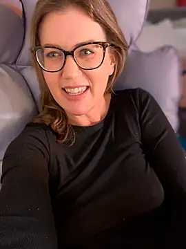 MaiseKnox stripchat live cam model