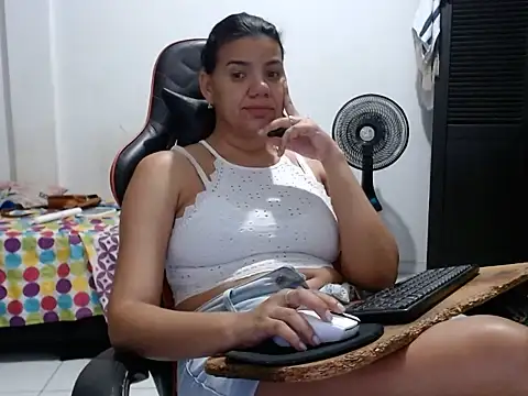 Adriana_0312 stripchat live cam model