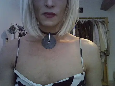 VictoriaBigSecret stripchat live cam model