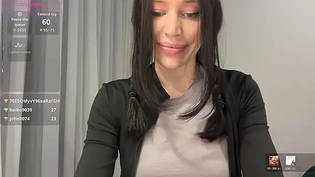 Neyrinn stripchat live cam model