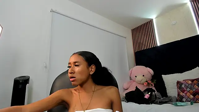 vicky_castillo stripchat live cam model