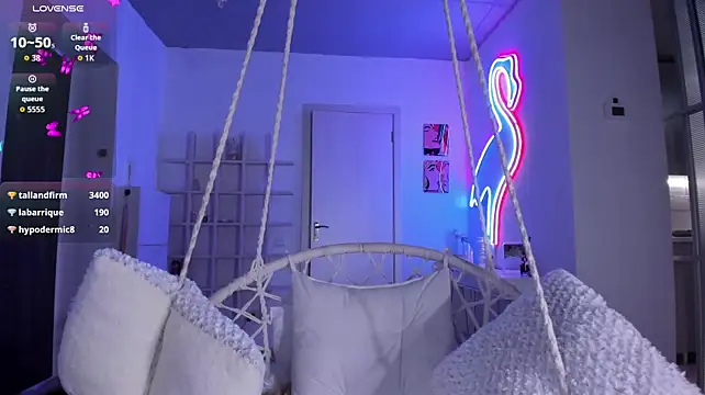 InnocentEvee stripchat live cam model