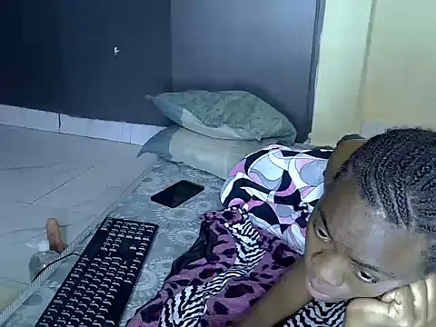 fine-ebonie stripchat live cam model