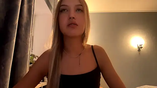 PilarShultz stripchat live cam model