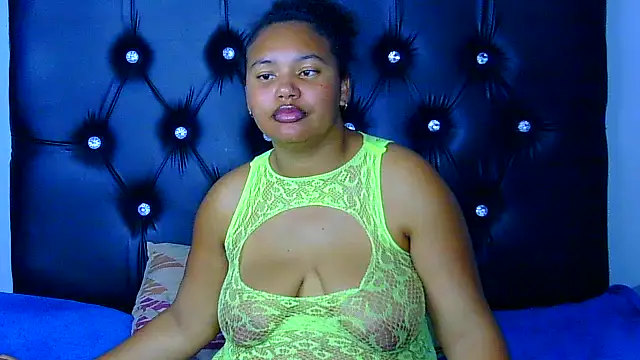 GrippingHoneyBunny stripchat live cam model