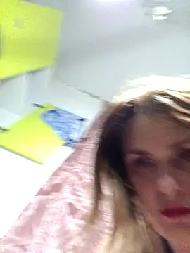 Hannykiss stripchat live cam model