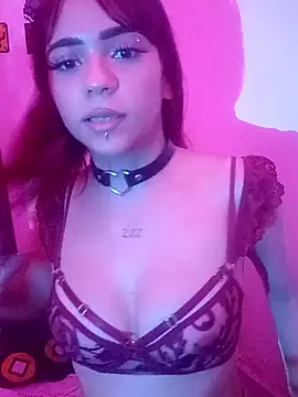 red-meggann stripchat live cam model