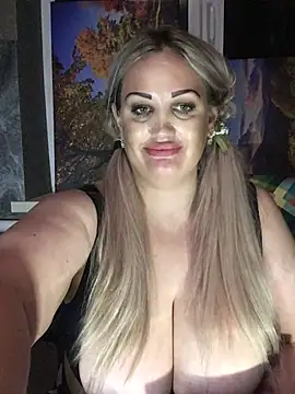 VikiiStoun stripchat live cam model
