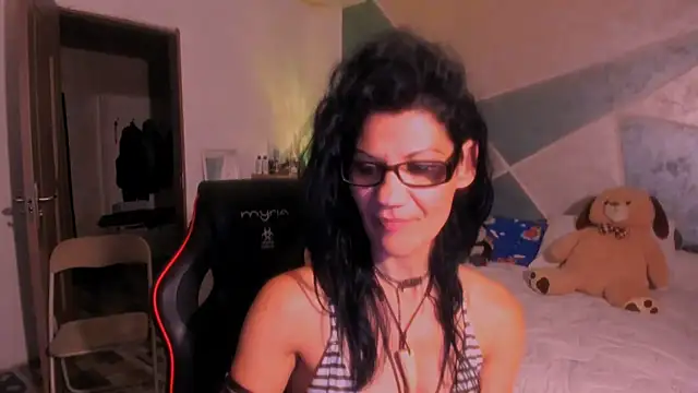 SweetSin40 stripchat live cam model