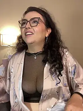 AlmaraRouge stripchat live cam model