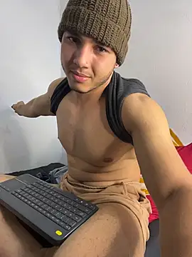 Maxx_valiant stripchat live cam model