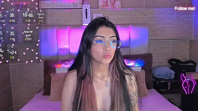 mia_devine_ stripchat live cam model