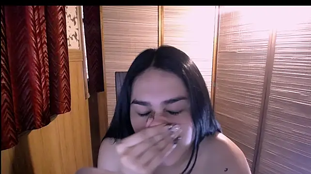 solana_elowen stripchat live cam model