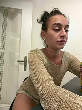 AyshaShirin stripchat live cam model
