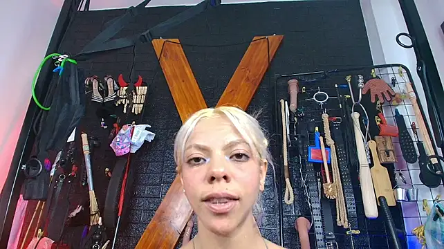 Ariaoficial stripchat live cam model