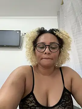 ninarose777 stripchat live cam model