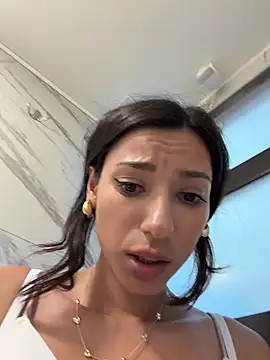 -_MiaQueen_- stripchat live cam model