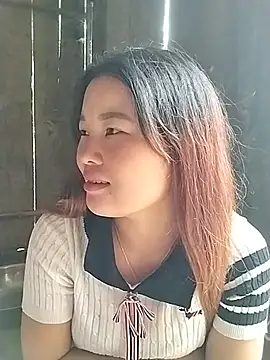 lylylove stripchat live cam model