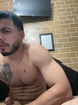 _kamilo stripchat live cam model