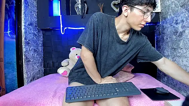 ElanGiraldo stripchat live cam model