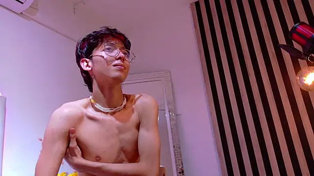 Twink_Sebas7 stripchat live cam model