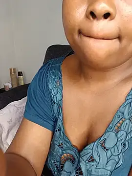 Bestie112 stripchat live cam model