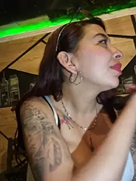 kari-h stripchat live cam model