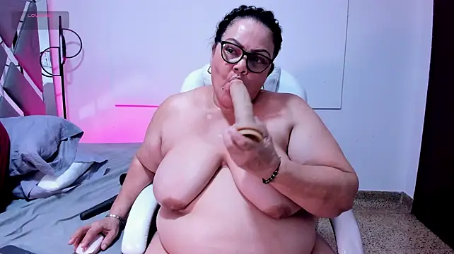 mommy_cute stripchat live cam model