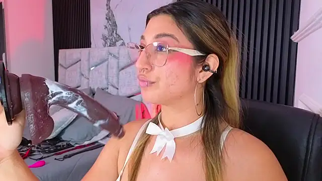 Gabrielakassi stripchat live cam model