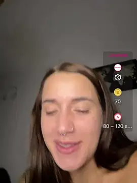 baadievino stripchat live cam model