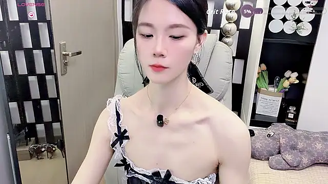 Yueyue-MM stripchat live cam model
