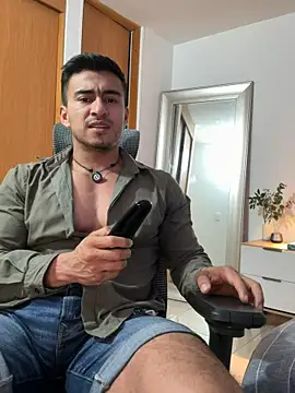 Chris_Clarck stripchat live cam model