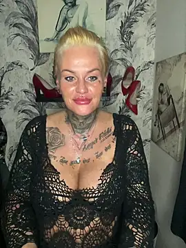 InkedMissLaBaehm stripchat live cam model