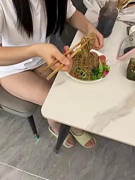 xiaomaomi0123 stripchat live cam model