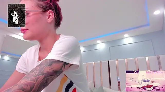 mae_lyra stripchat live cam model