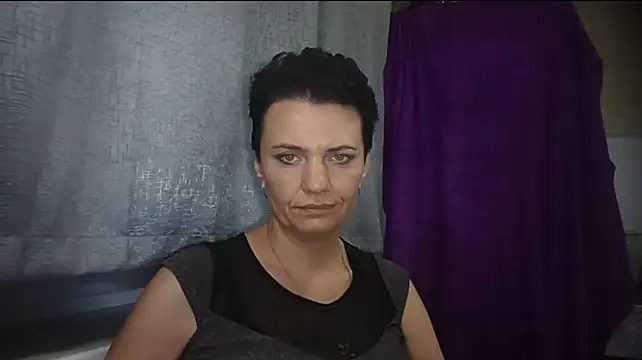 HotMamaQueen234 stripchat live cam model