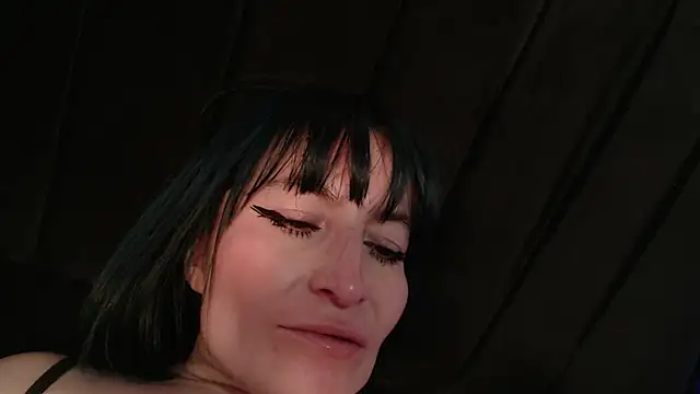 alicia_moom stripchat live cam model