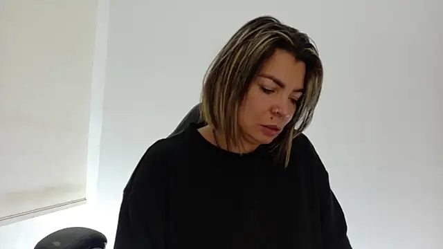 charlotedoll stripchat live cam model