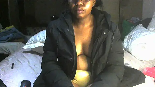 NicoleBitch87 stripchat live cam model