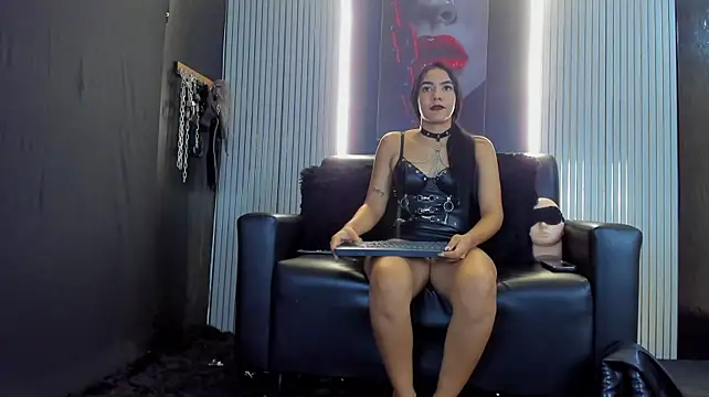 ThaleiaStone stripchat live cam model