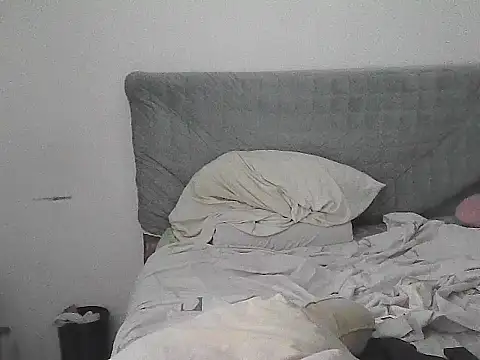 alphalatinobearx stripchat live cam model