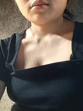 omiu-baby stripchat live cam model
