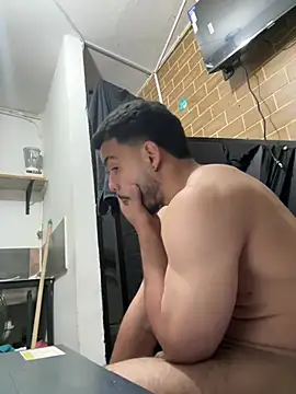 _kamilo stripchat live cam model