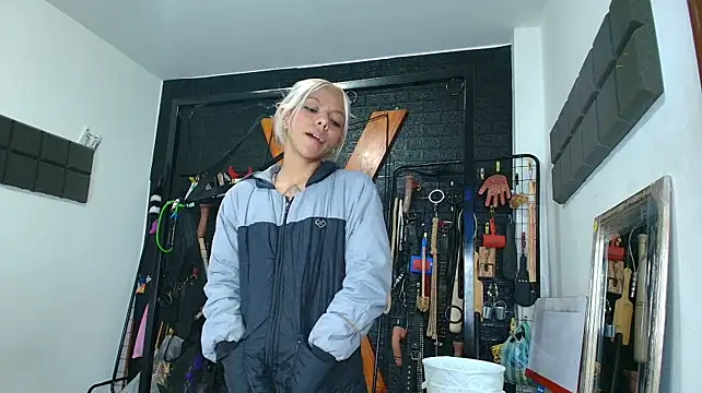 Ariaoficial stripchat live cam model